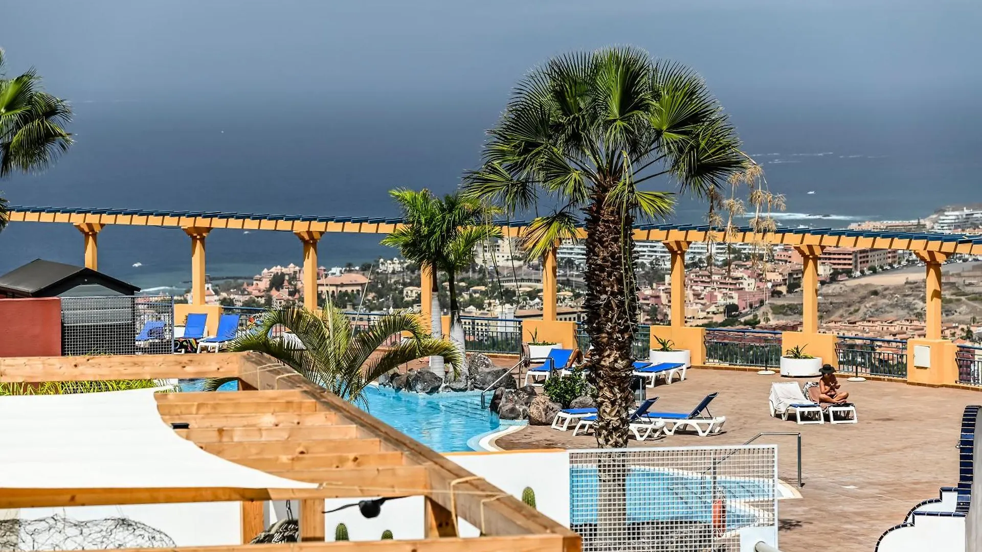 Cozy 2 Bedroom Apartment In Costa Adeje